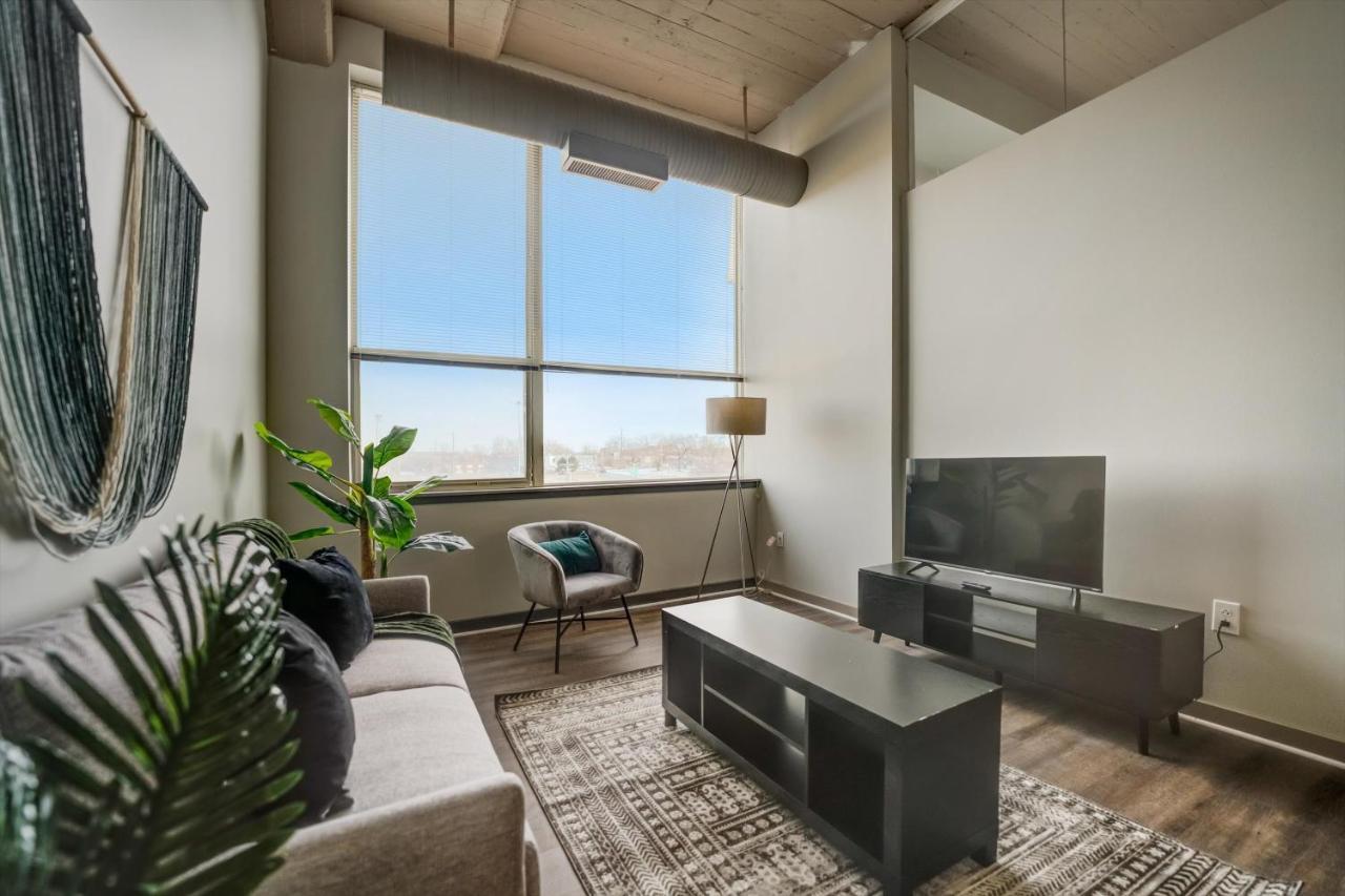 Апартаменты Frontdesk Waterfront Apts Downtown Кливленд Номер фото